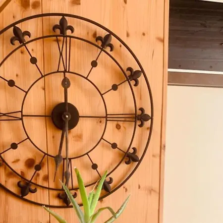 Un Spacieux Et : Les Charmines Tatil Evi *